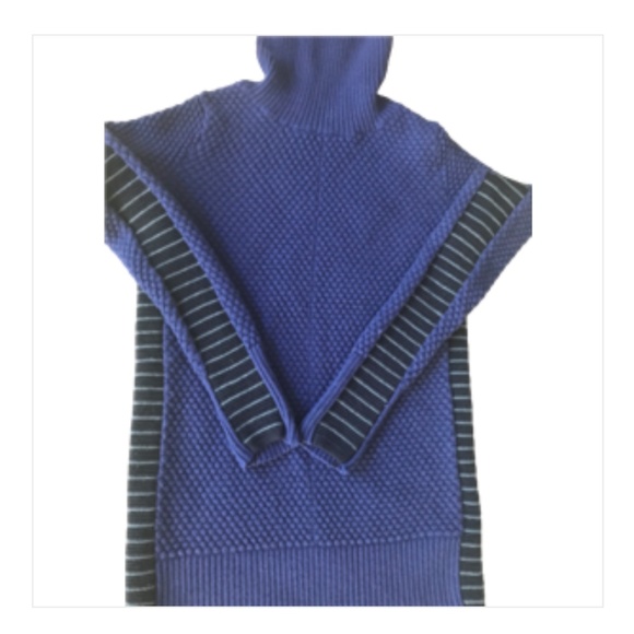 ATHLETA women's turtleneck size small great fitted top style and comfort - Picture 1 of 3
